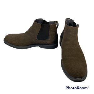 G. H. Bass Men's Randall brown Suede Chelsea Boots
Size 8.5 M